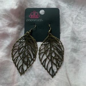 Paparazzi leaf earrings